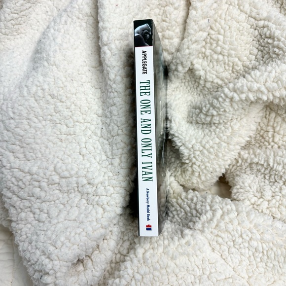 The One and Only Ivan - Paperback By Applegate, Katherine Newbery Award Winner - Picture 5 of 8